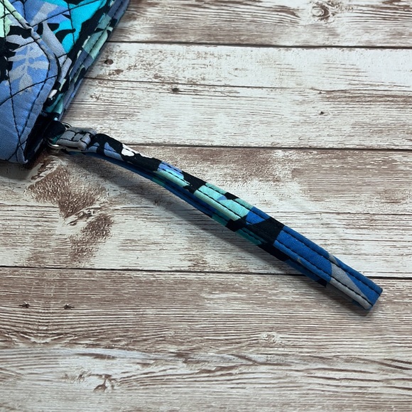 Vera Bradley Camofloral Pattern Wristlet Clutch Wallet Blue Green Tropical - Picture 10 of 14